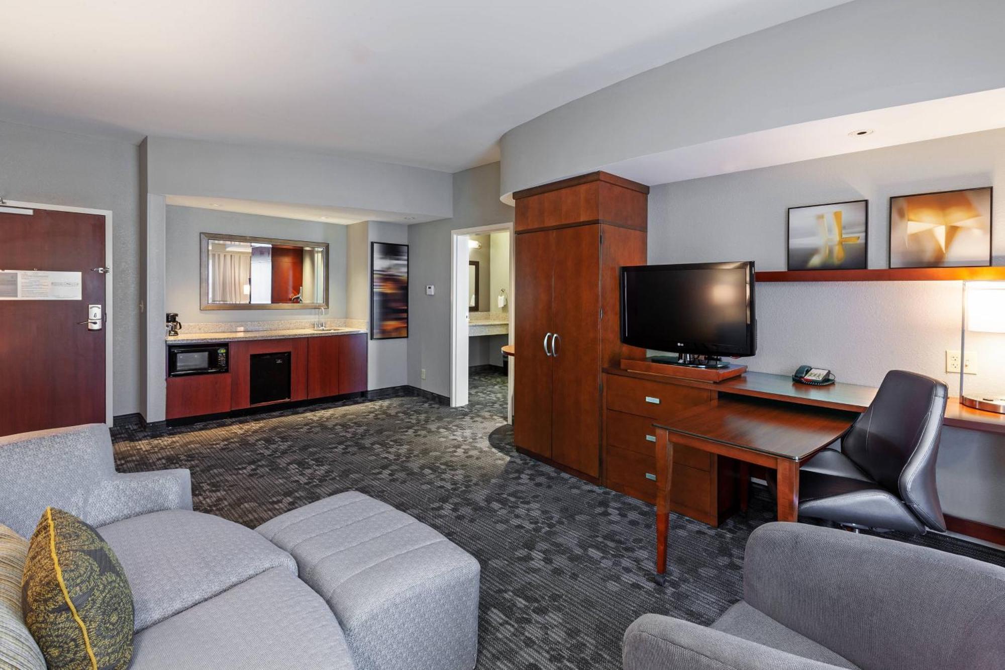 Courtyard By Marriott Tulsa Woodland Hills Hotel Eksteriør billede