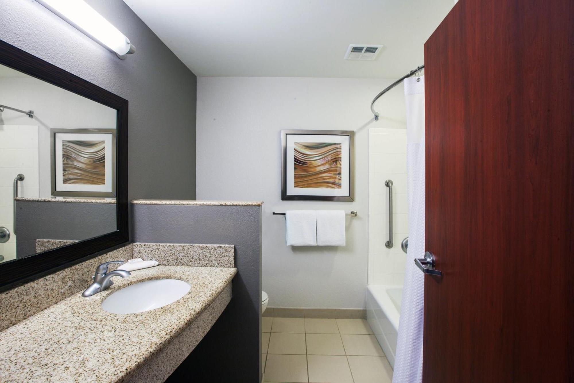 Courtyard By Marriott Tulsa Woodland Hills Hotel Eksteriør billede