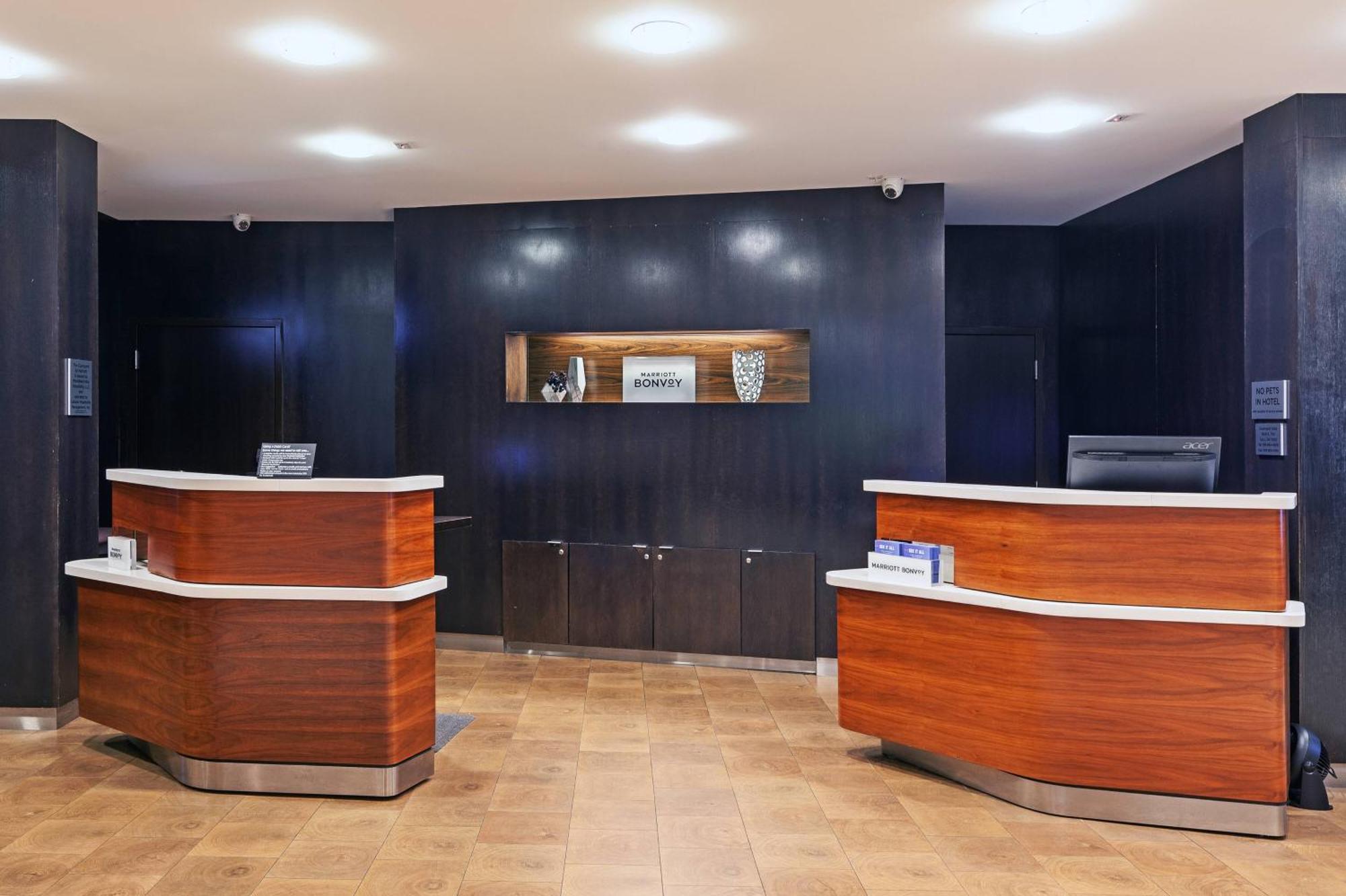 Courtyard By Marriott Tulsa Woodland Hills Hotel Eksteriør billede