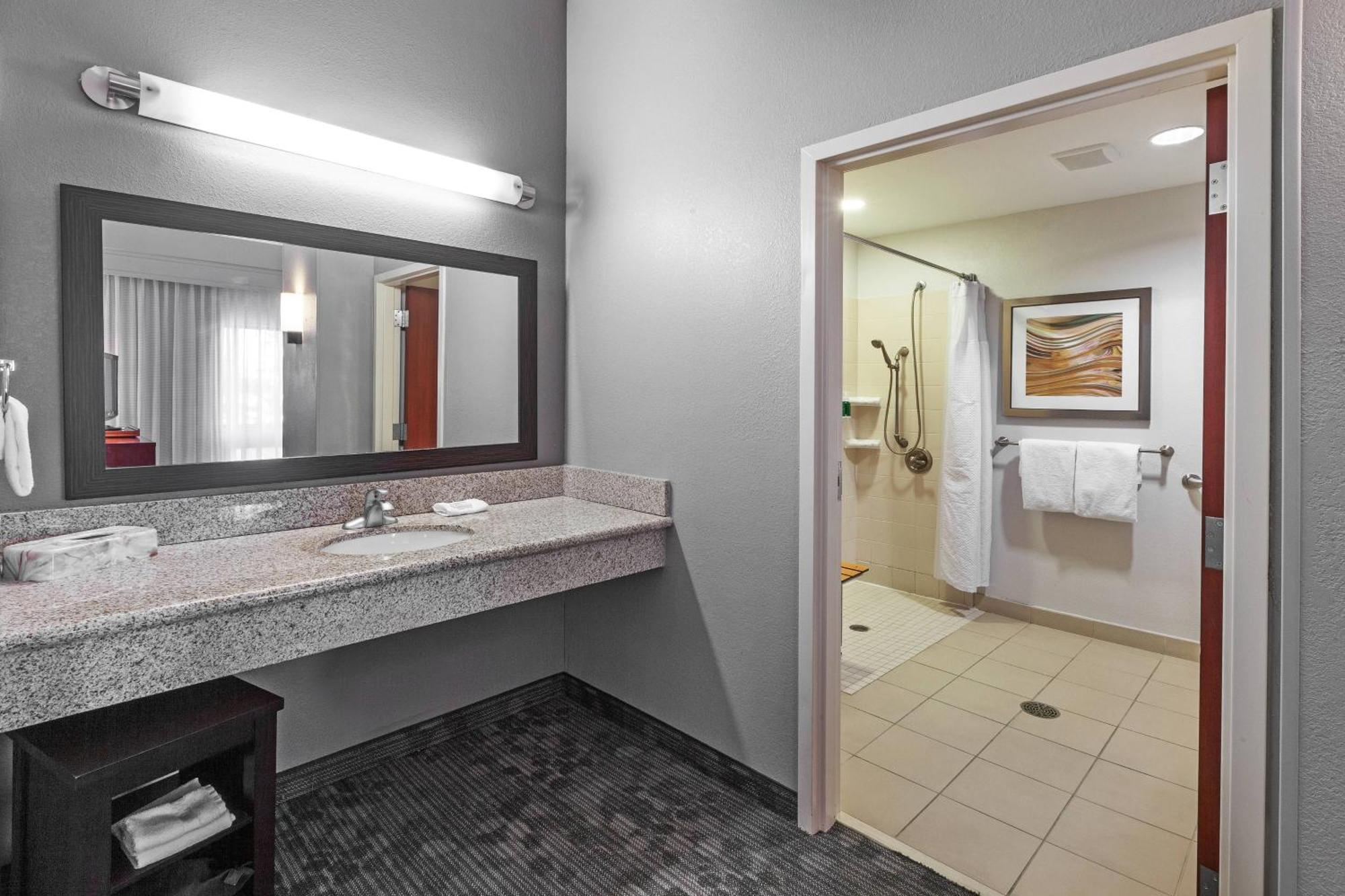 Courtyard By Marriott Tulsa Woodland Hills Hotel Eksteriør billede